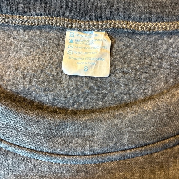 Taylor Swift 1989 Gray Crew Neck TS DLX Graphic Unisex Cozy Sweatshirt - Picture 4 of 4